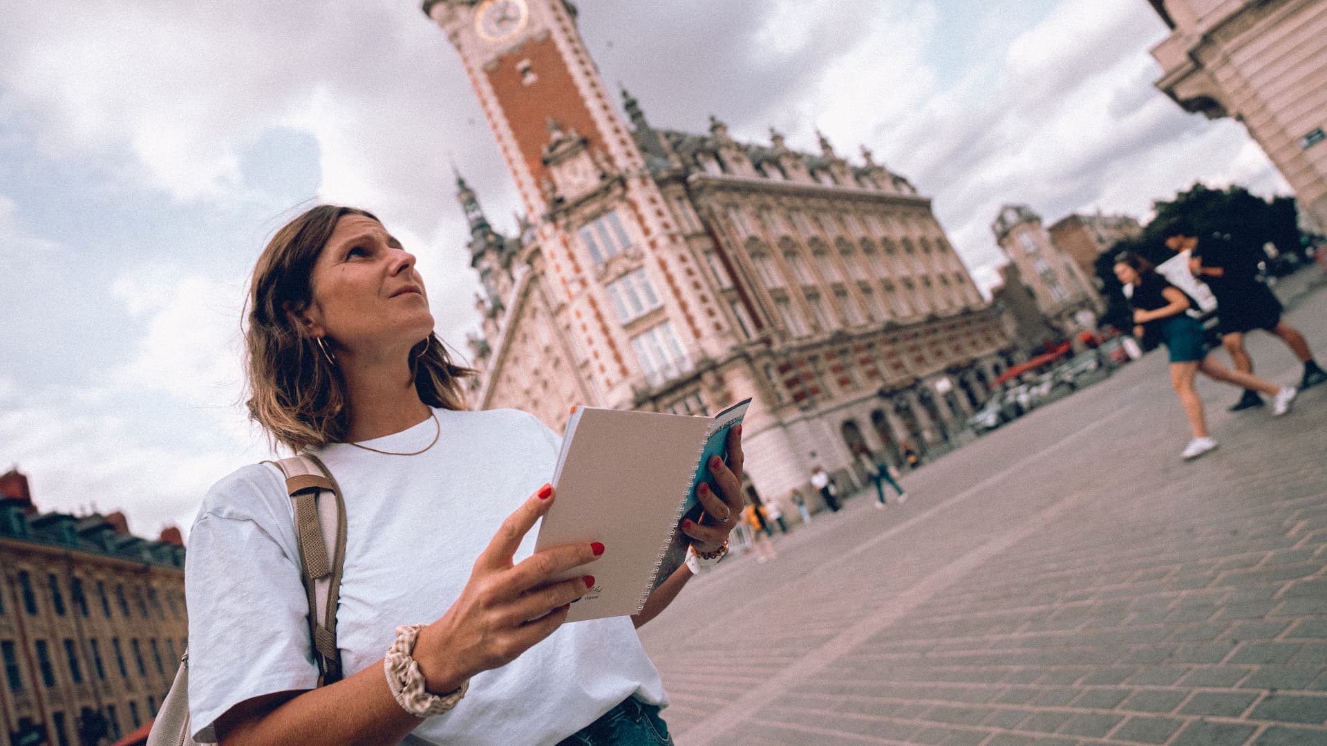 Couple face au village des Cinque Terre - expérience premium et romantique